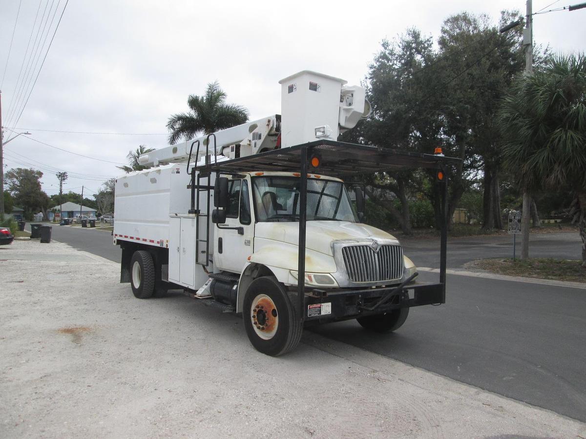 Used 2007 International 4300 Chipper Bucket Truck