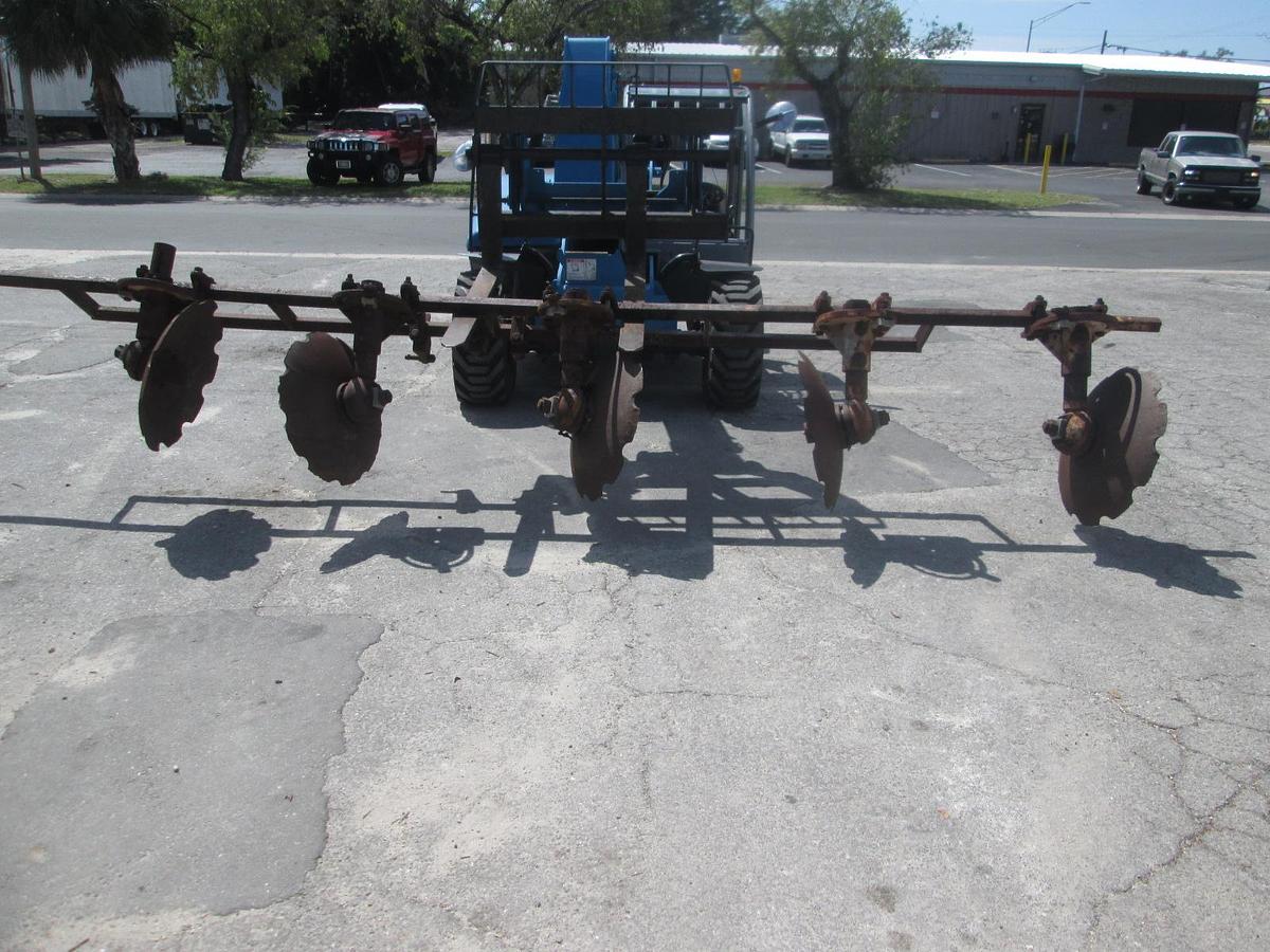 Used 17' 3 Row Hiller