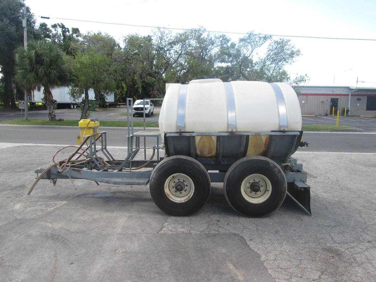 Used 1000 Gallon Water Wagon Sprayer