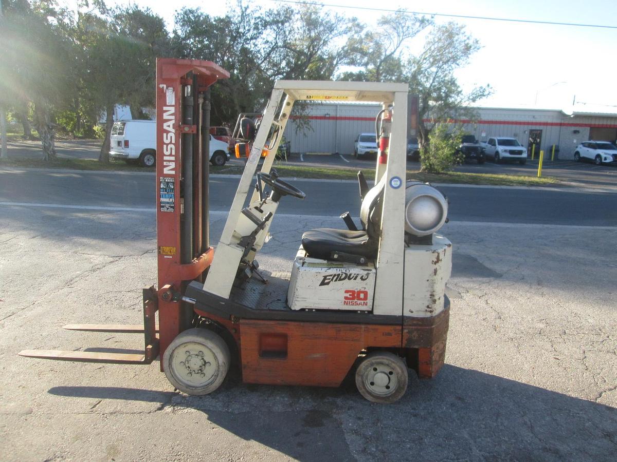 Used Nissan 3000 LB Forklift