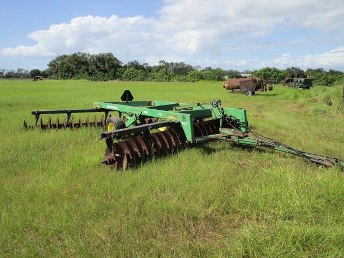 Used John Deere 670 18' Pull Behind Disc
