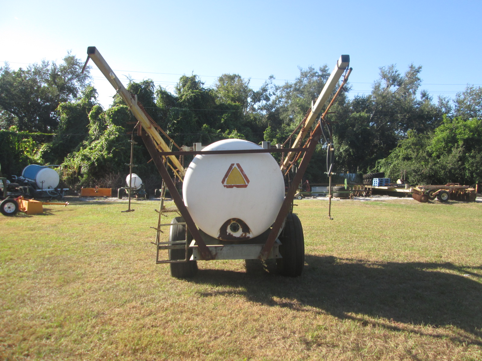 Used 1200 Gallon Kennco Fertilizer Sprayer
