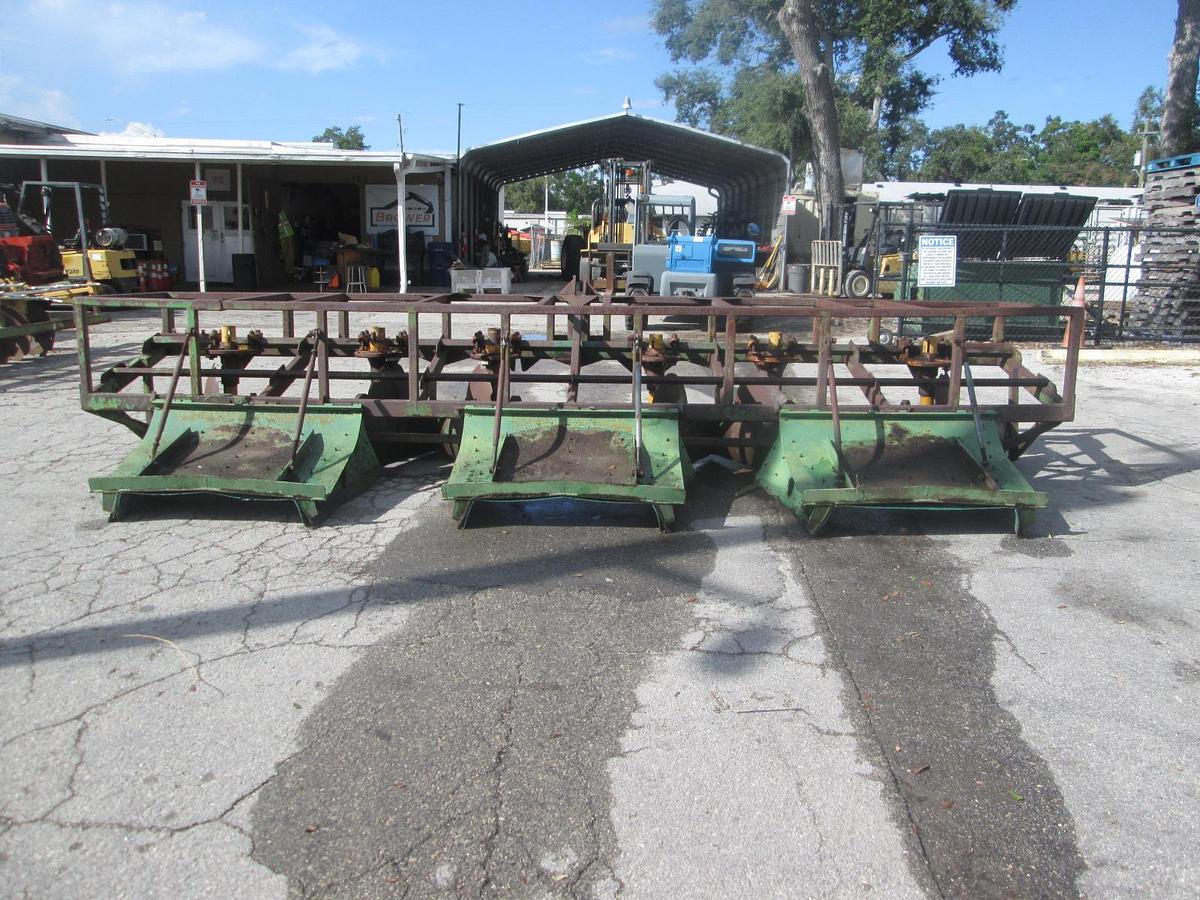 Used Kennco 3 Row Bedder with Hiller
