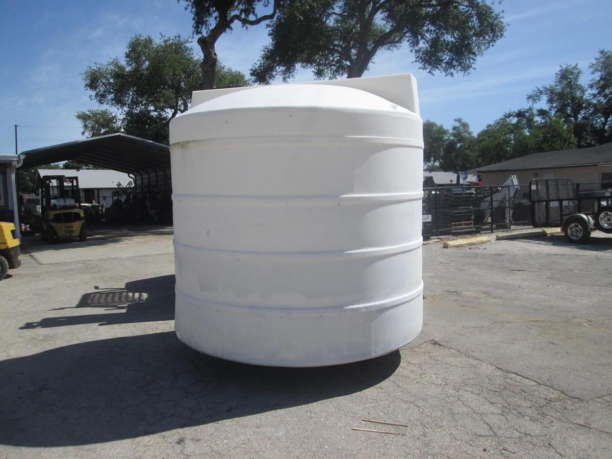 Used 2000 Gallon Poly Water Tank