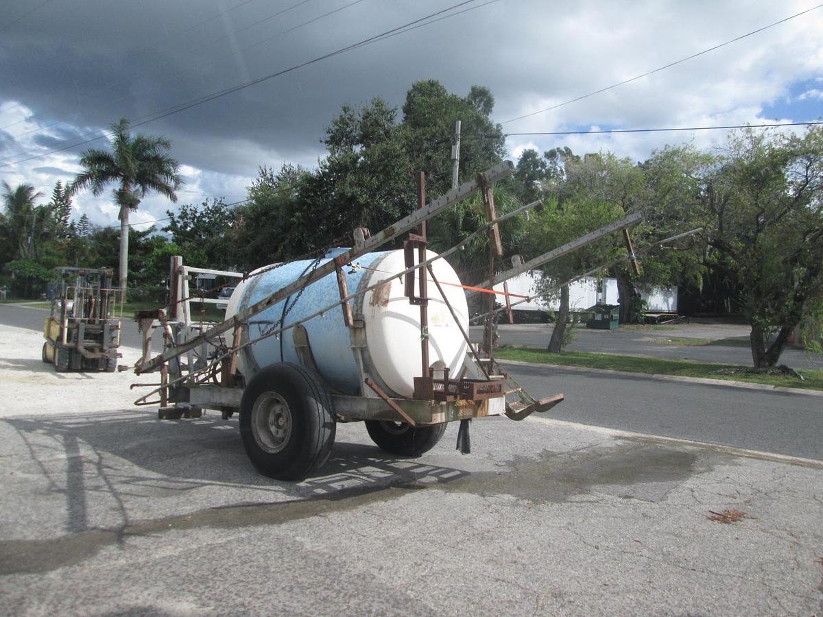 Used 1000 Gallon Kennco Fertilizer Sprayer