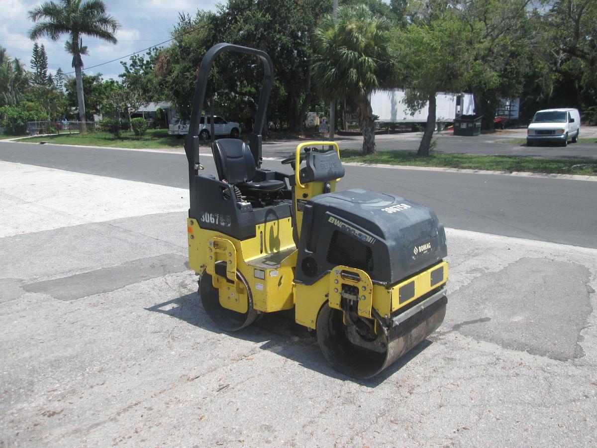 Used 2019 Bomag BW900-50 Vibratory Roller