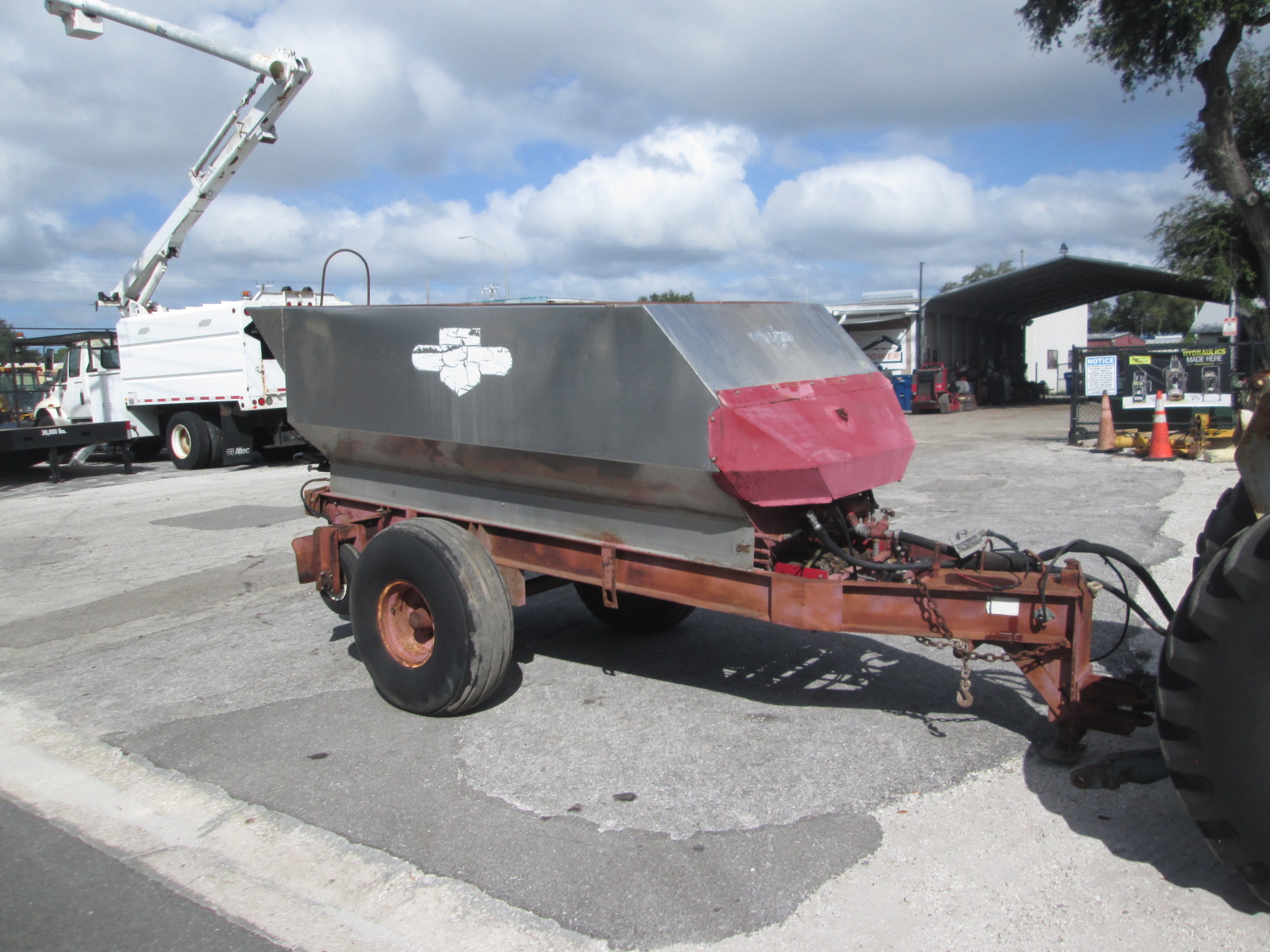 Used 5 Ton Killebrew Fertilizer Spreader