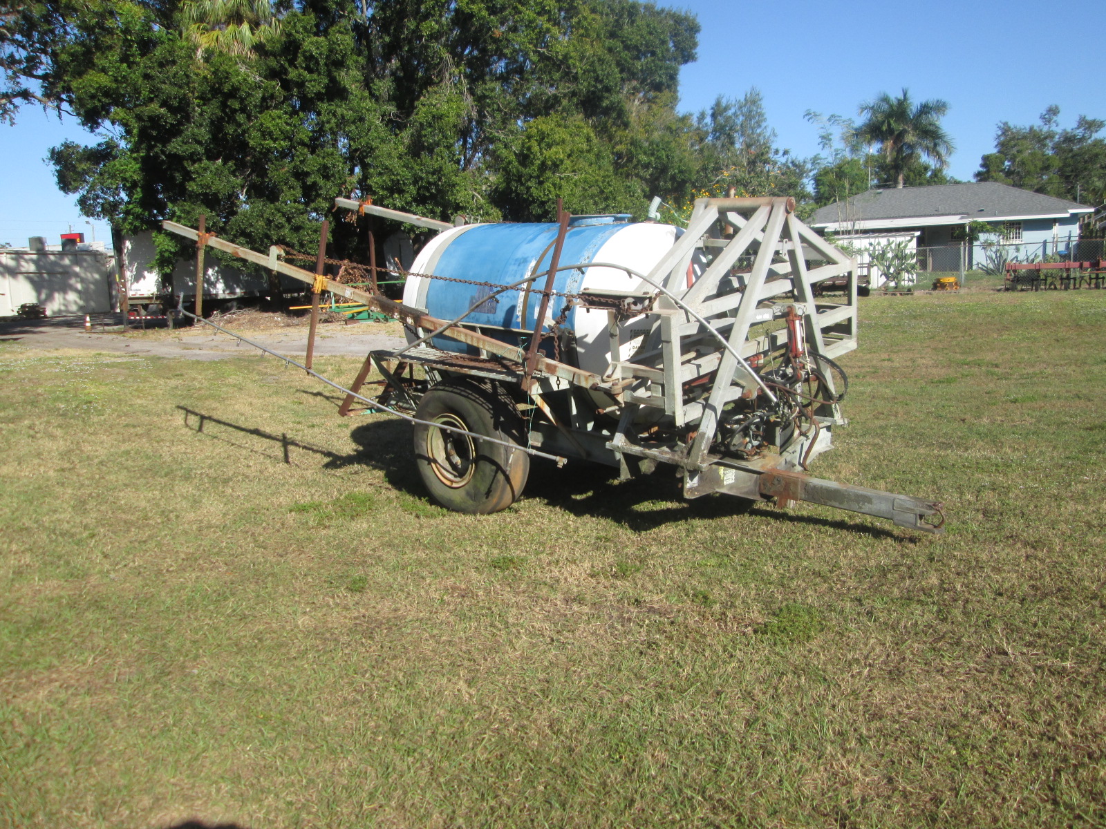 Used 1200 Gallon Kennco Fertilizer Sprayer