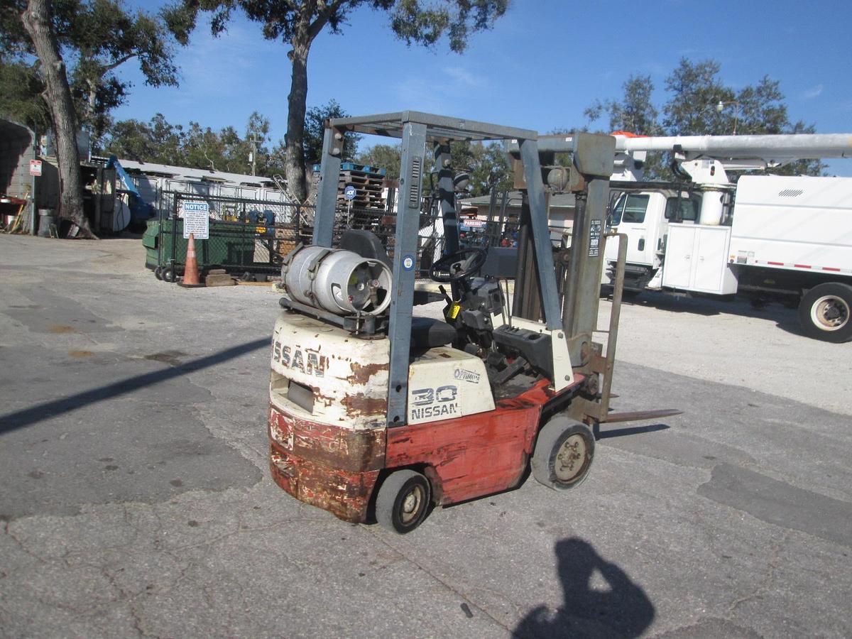 Used  Nissan 3000 LB Forklift