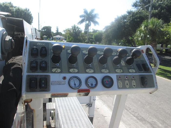 Used 2012 International 7400 Digger Derrick Truck