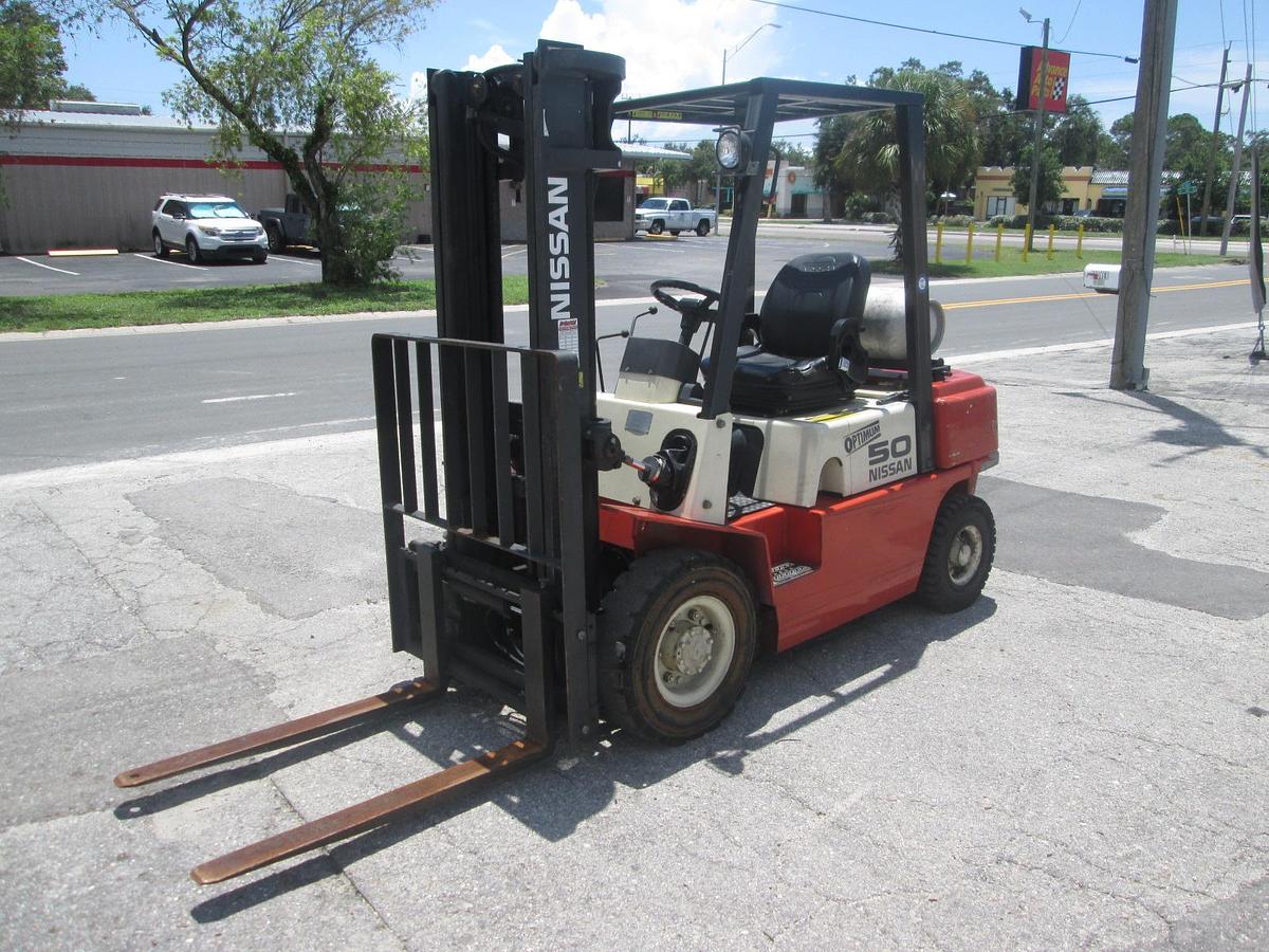 Used Nissan 5k LB Pneumatic Forklift