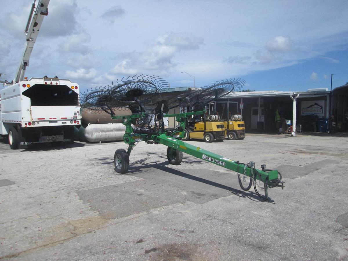 New Frontier WR3208 Wheel Hay Rake