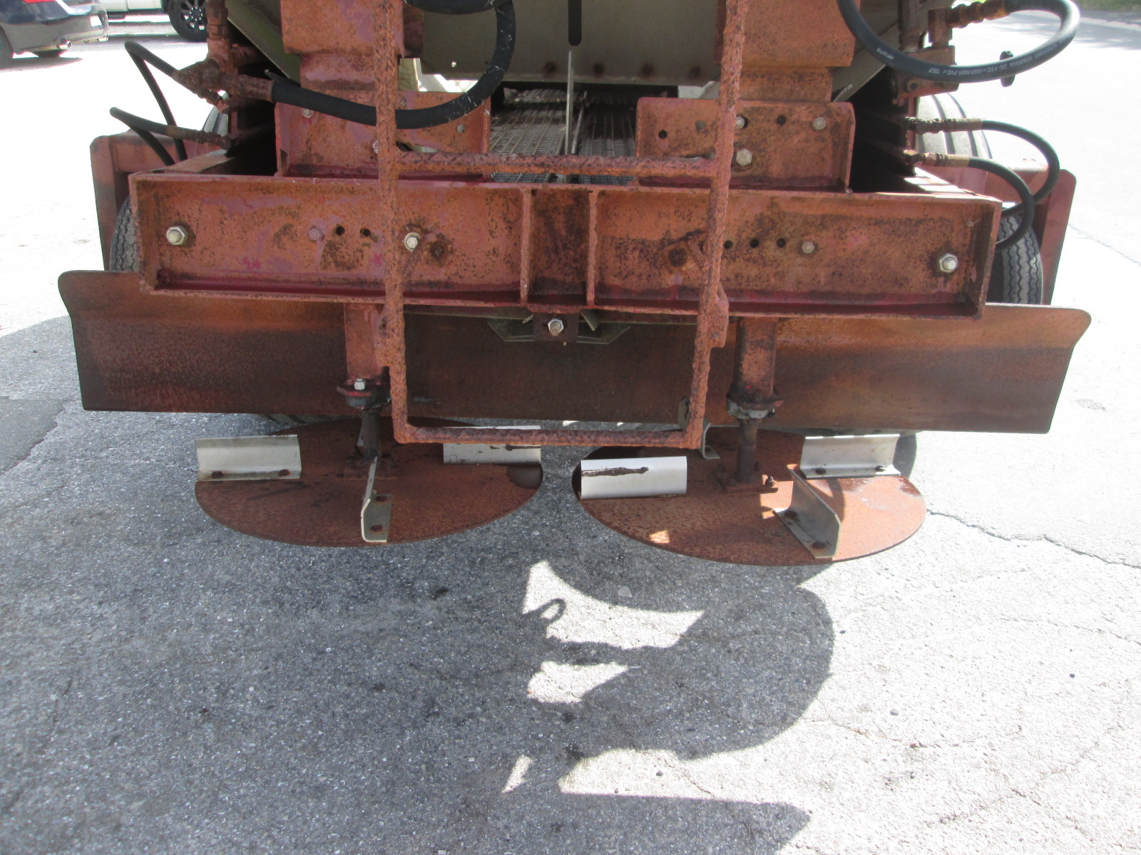 Used 5 Ton Killebrew Fertilizer Spreader