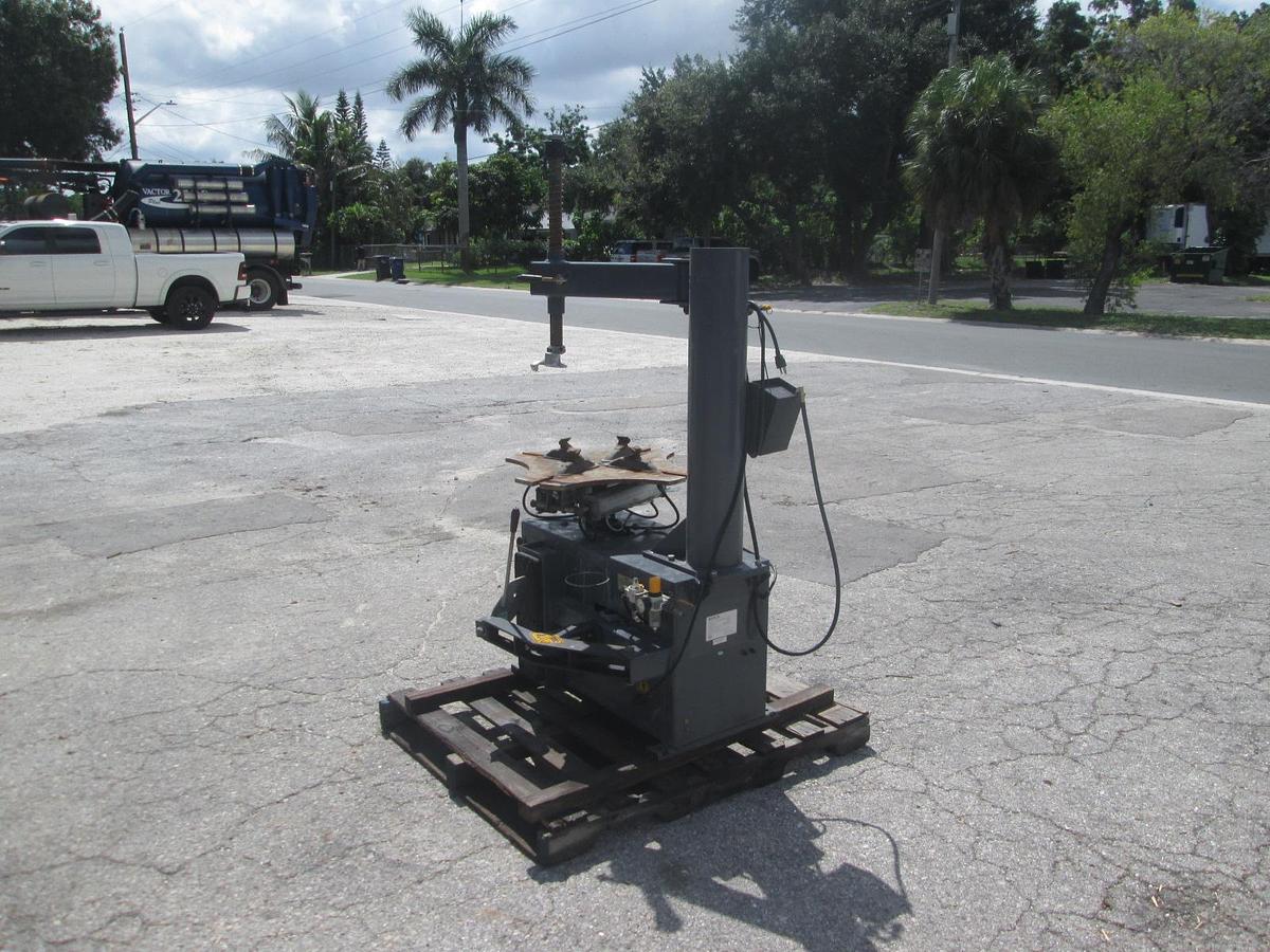 Used Bosch TC 200S Tire Changing Machine