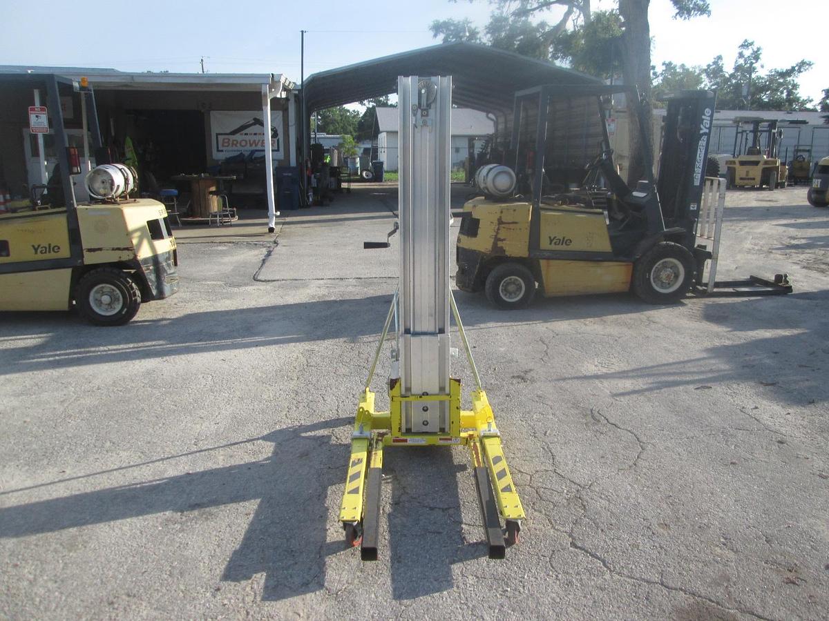 Used Sumner Material Lift