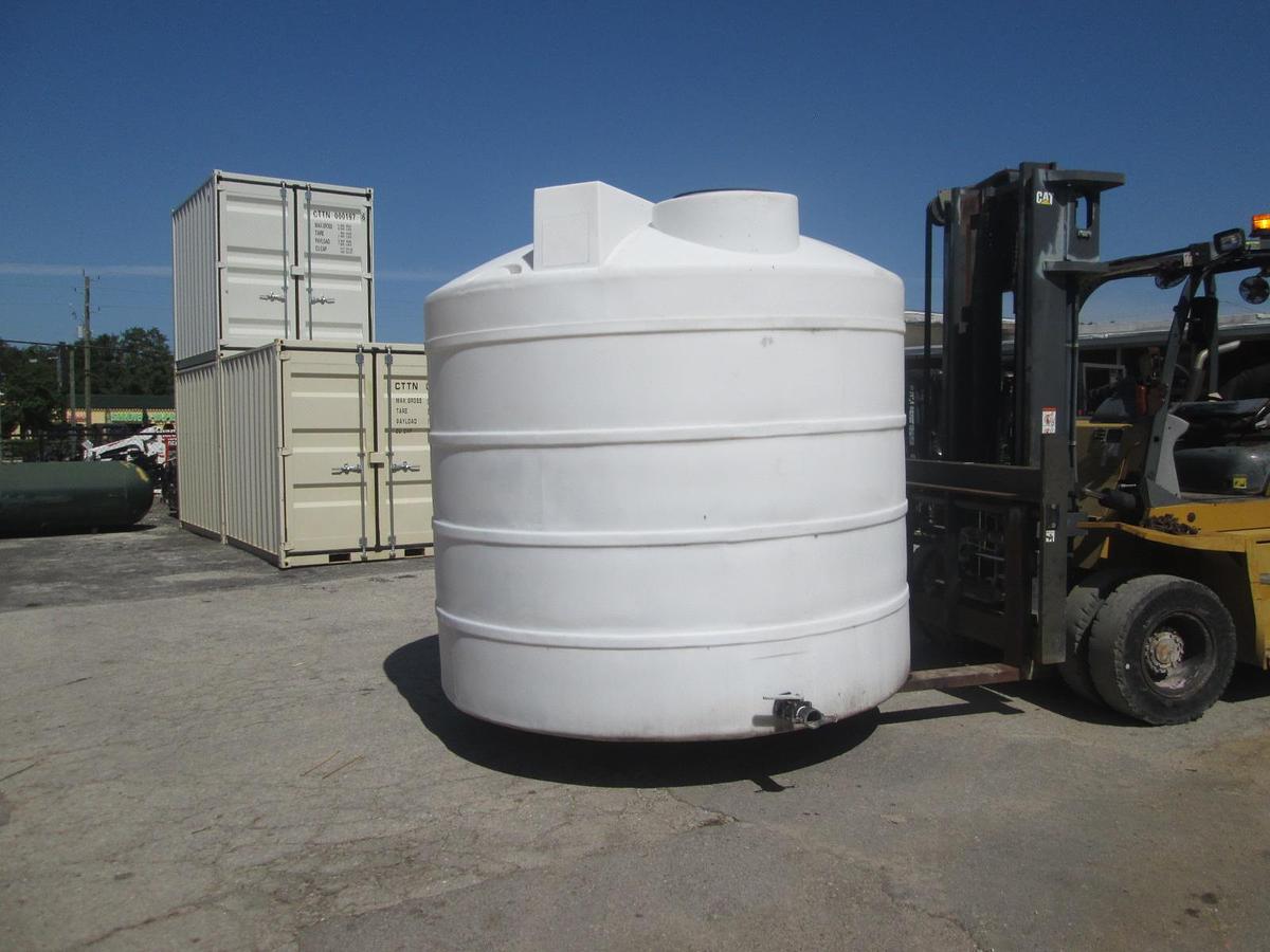 Used 2000 Gallon Poly Water Tank