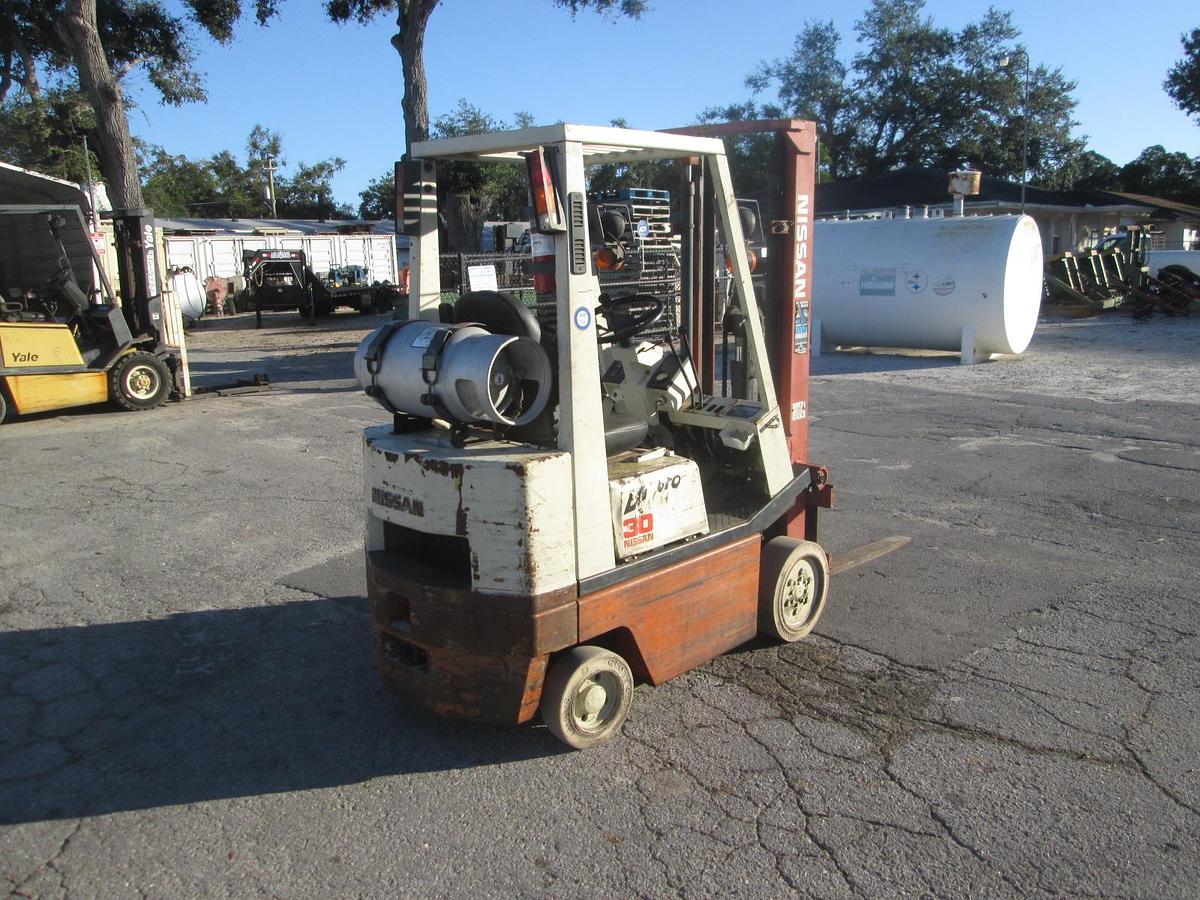 Used Nissan 3000 LB Forklift