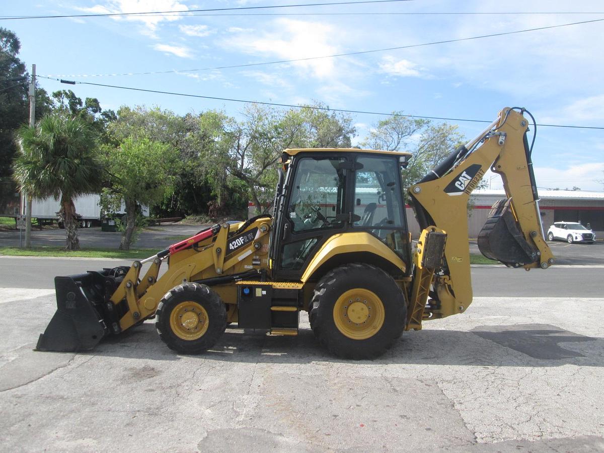 Used 2018 Caterpillar 420F2 Loader Backhoe