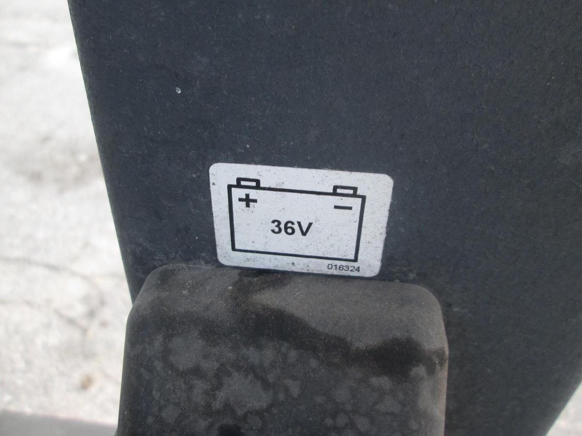 Used Advanced 3200 Floor Scrubber