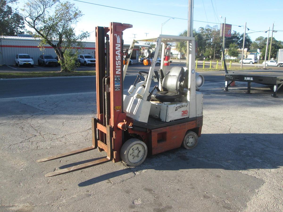 Used Nissan 3000 LB Forklift