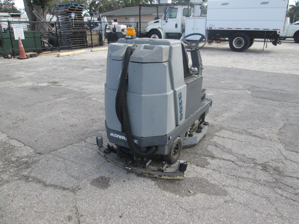 Used Advanced 3200 Floor Scrubber