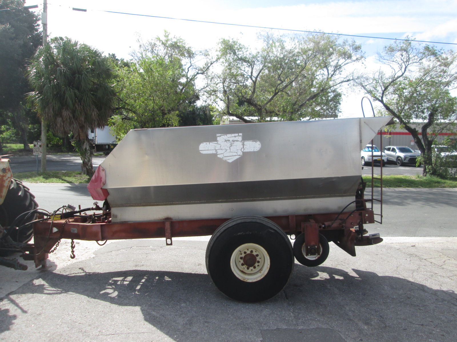 Used 5 Ton Killebrew Fertilizer Spreader