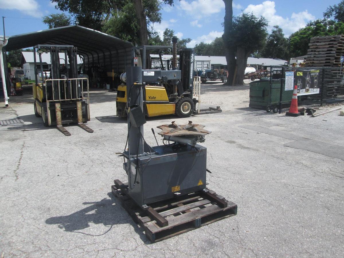 Used Bosch TC 200S Tire Changing Machine