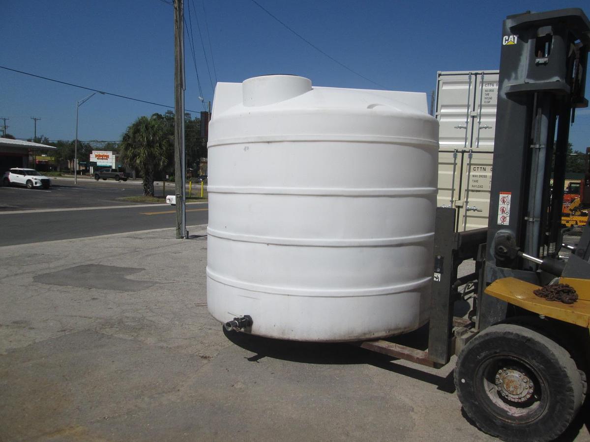 Used 2000 Gallon Poly Water Tank