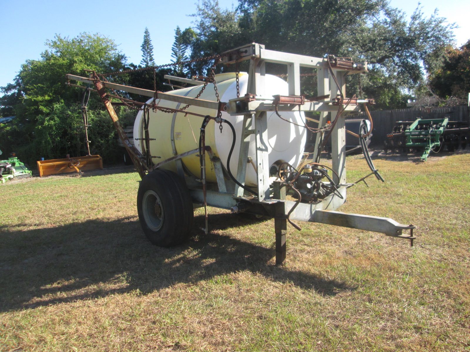 Used 1200 Gallon Kennco Fertilizer Sprayer