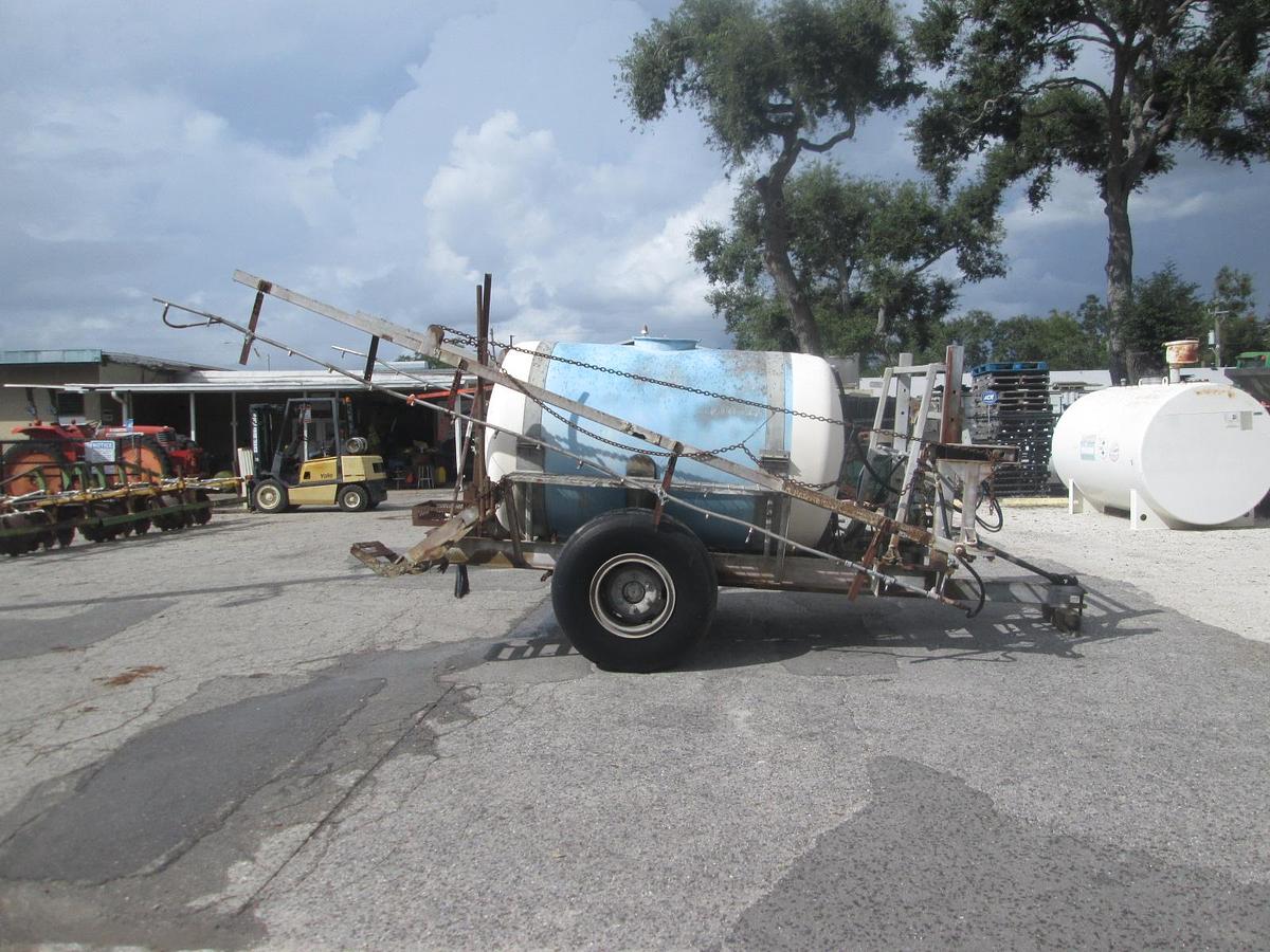 Used 1000 Gallon Kennco Fertilizer Sprayer