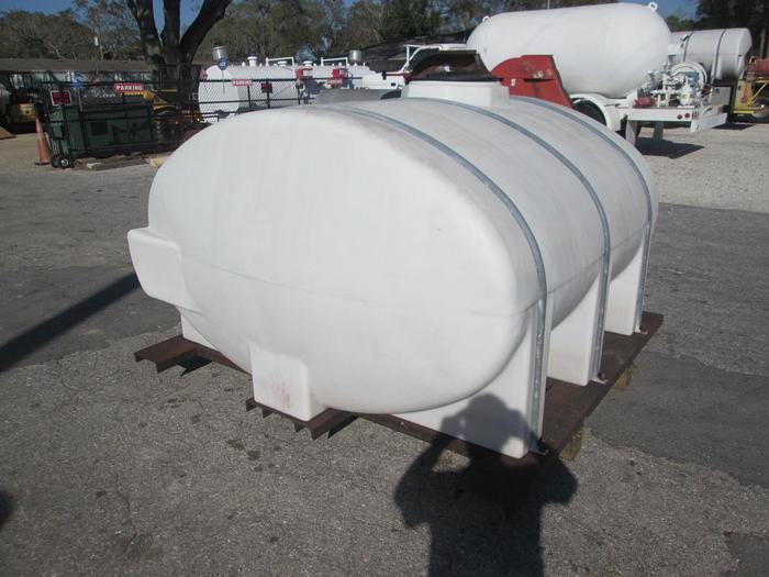Used 1000 Gallon Poly Tank on Skid