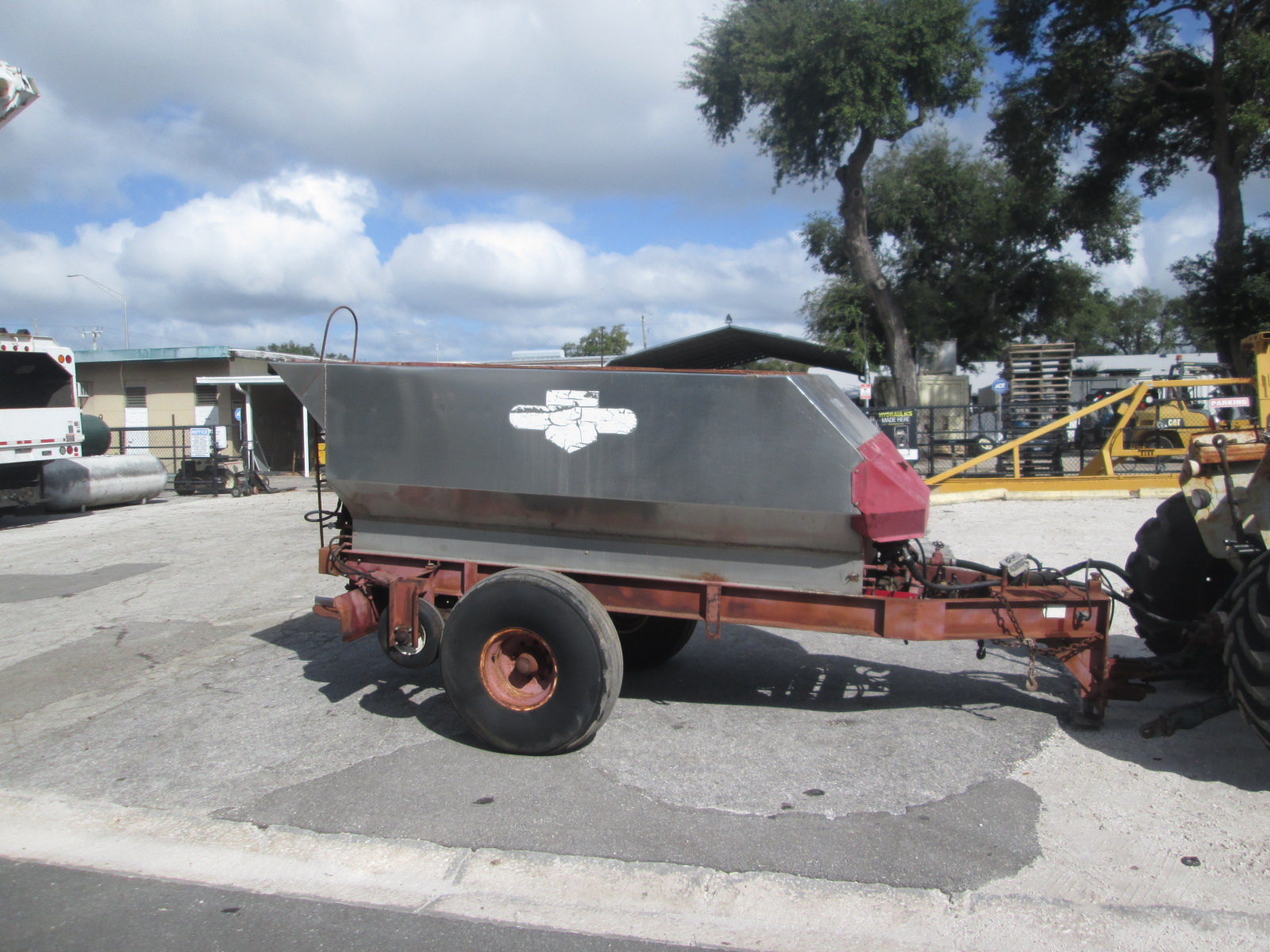 Used 5 Ton Killebrew Fertilizer Spreader