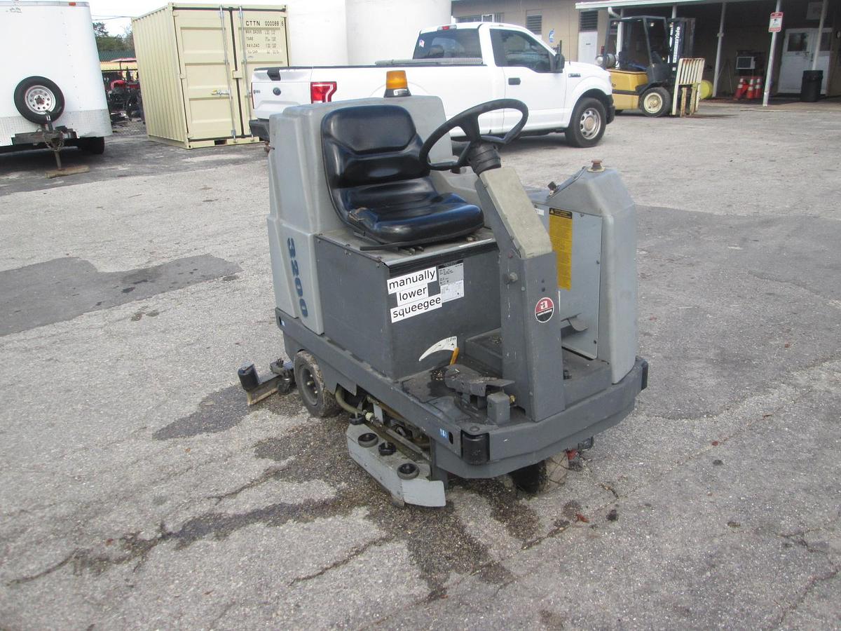 Used Advanced 3200 Floor Scrubber