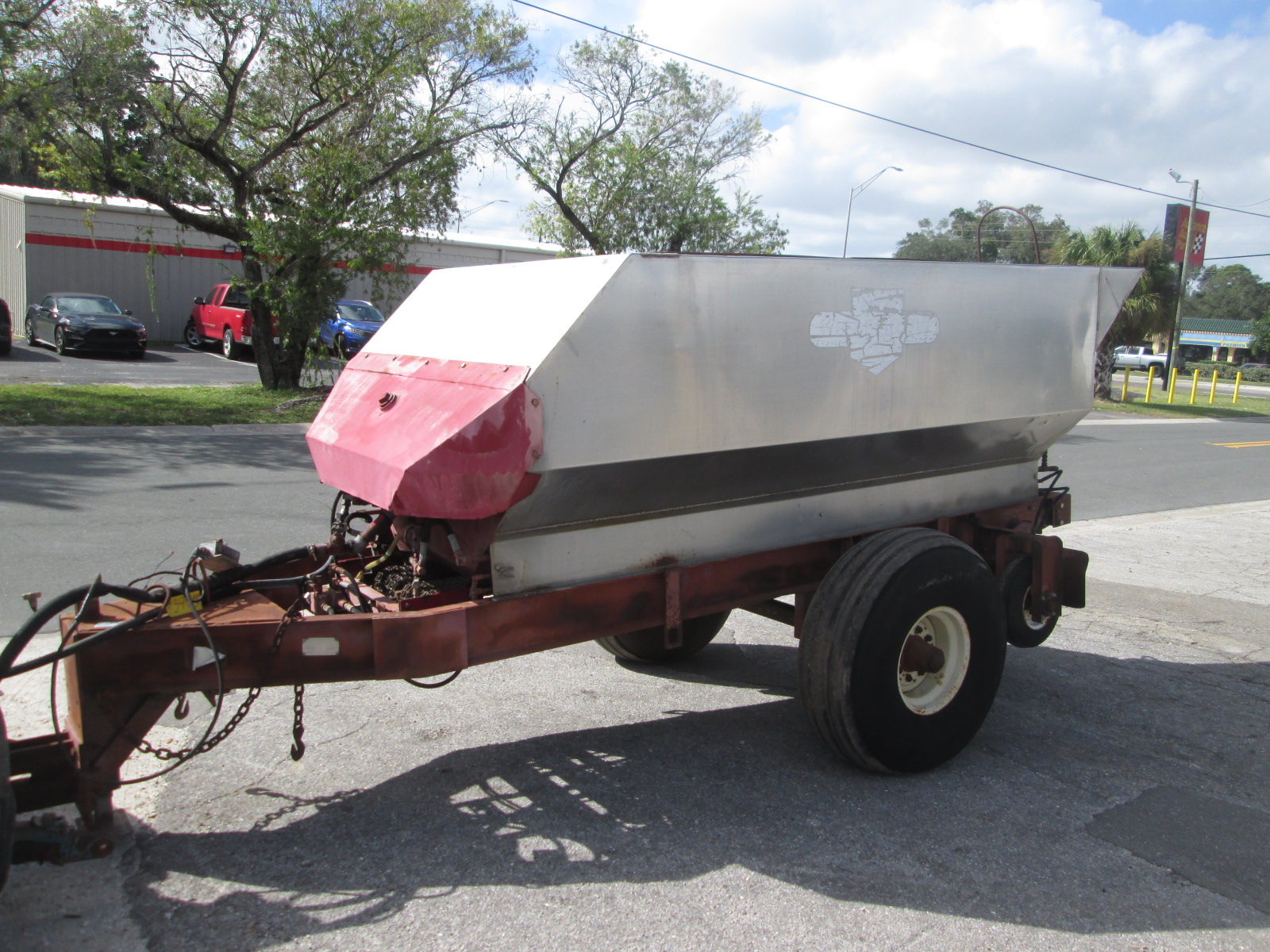 Used 5 Ton Killebrew Fertilizer Spreader