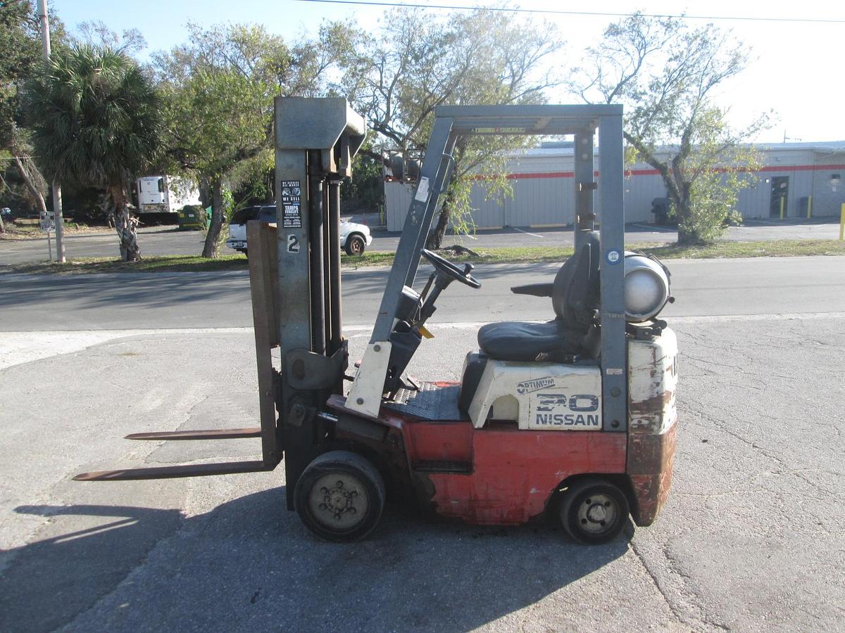 Used  Nissan 3000 LB Forklift