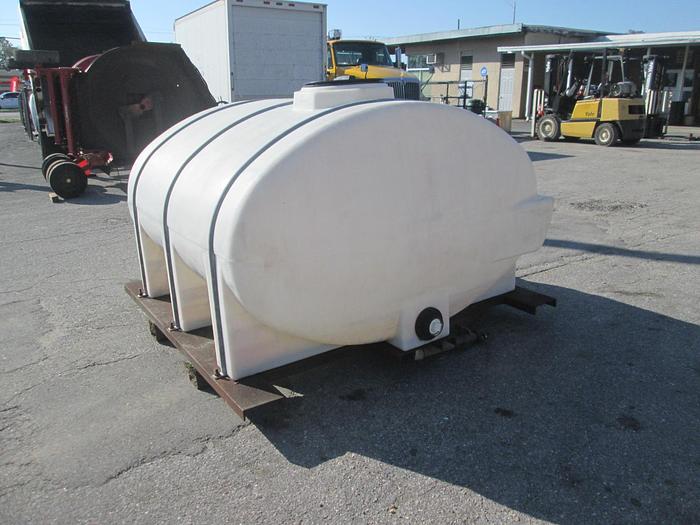 Used 1000 Gallon Poly Tank on Skid