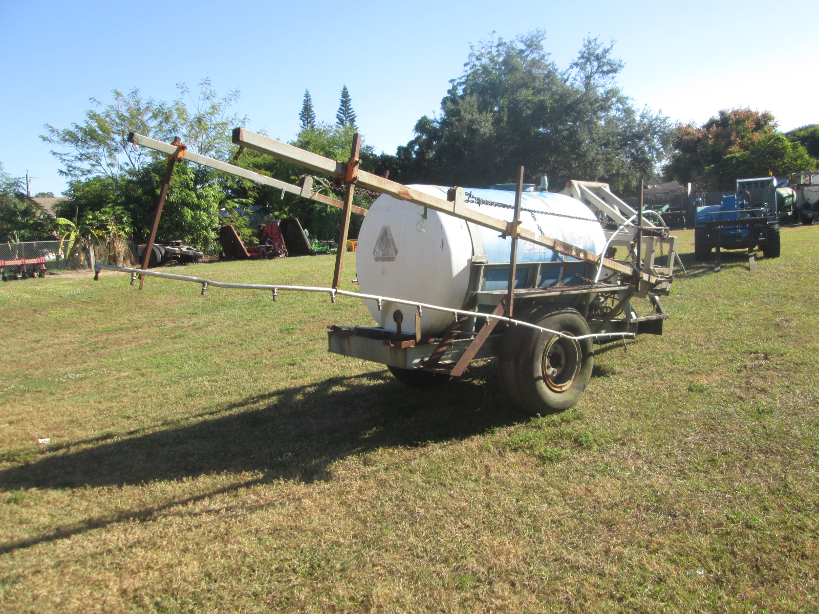 Used 1200 Gallon Kennco Fertilizer Sprayer