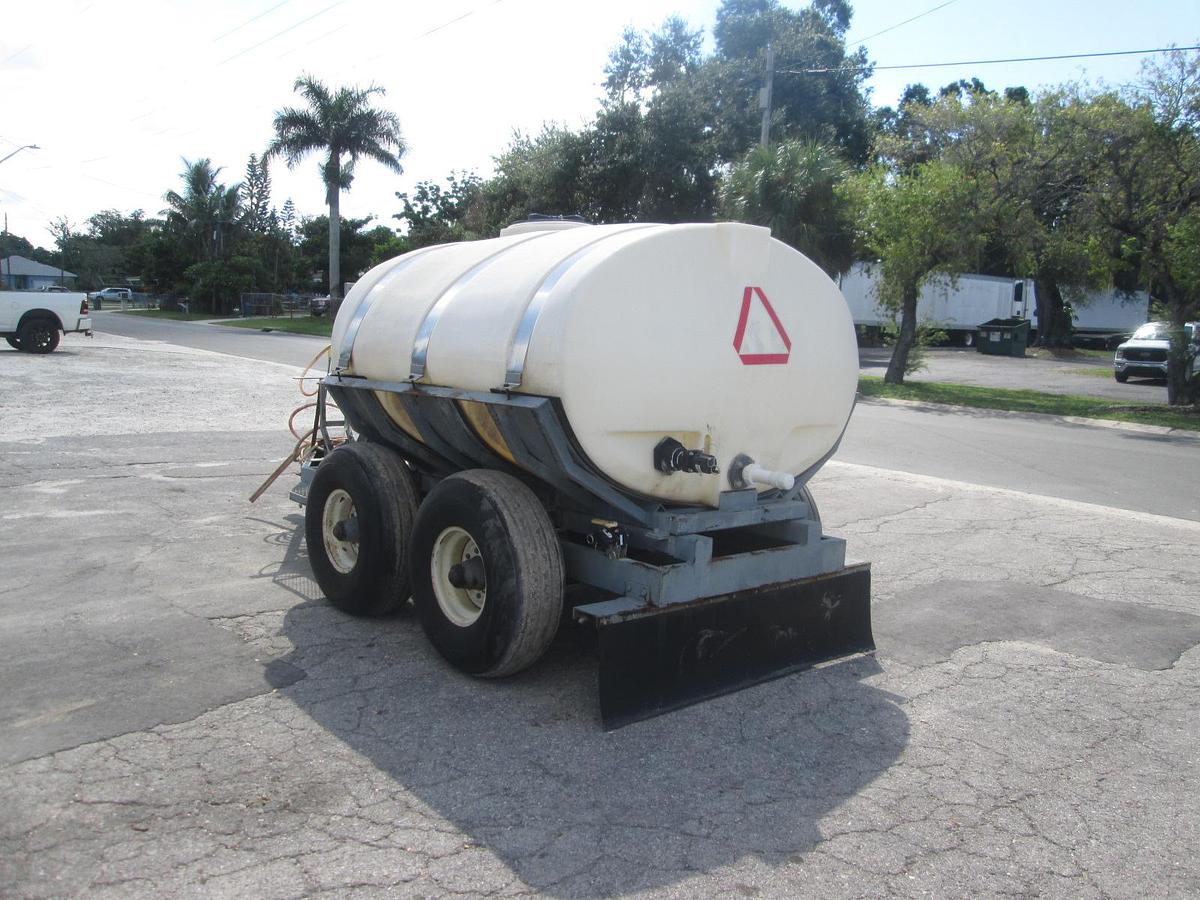 Used 1000 Gallon Water Wagon Sprayer