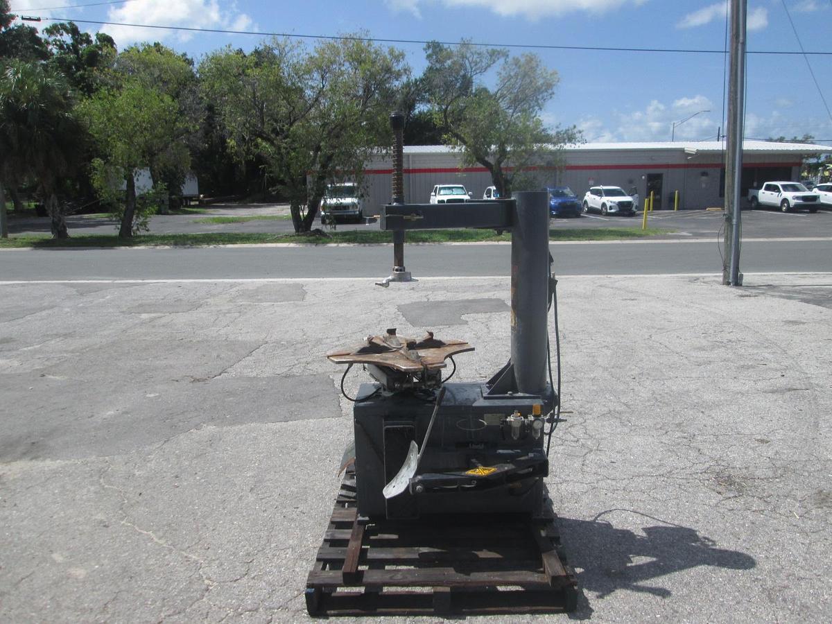 Used Bosch TC 200S Tire Changing Machine