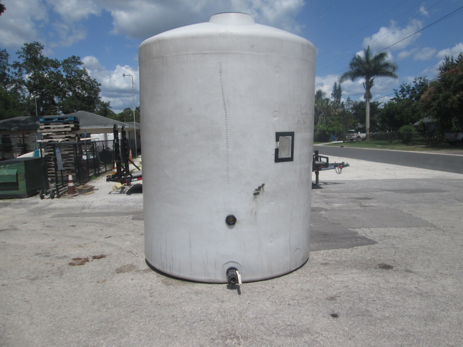 Used 2500 Gallon Poly Tank
