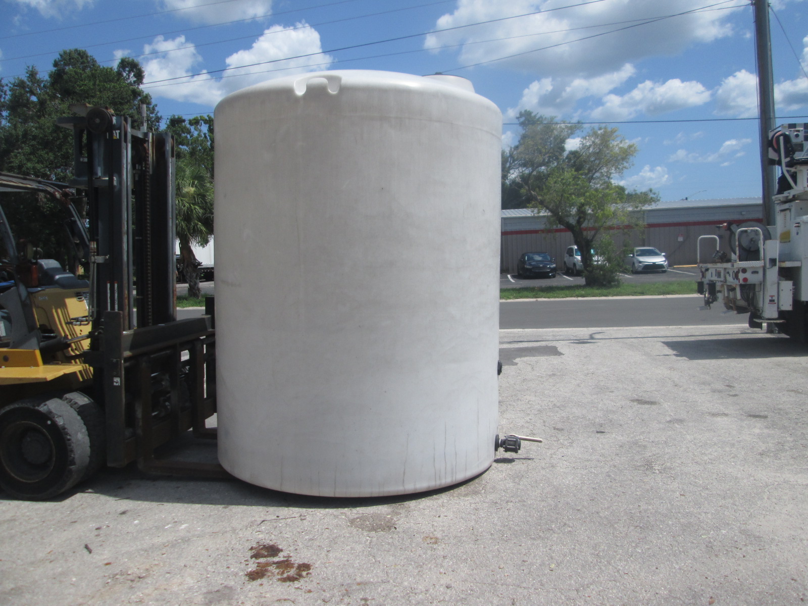 Used 2500 Gallon Poly Tank