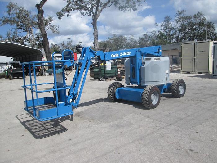 Used 2014 Genie Z 34/22 Articulated Boom Lift