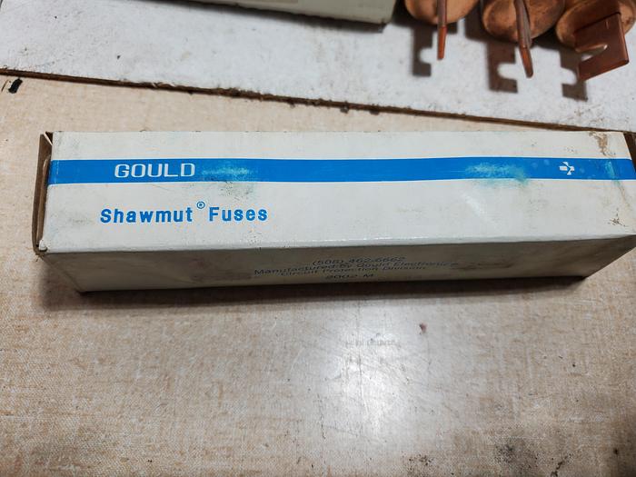 (Lot of 2) GOULD SHAWMUT TRI-ONIC 200 AMP TIME DELAY FUSE