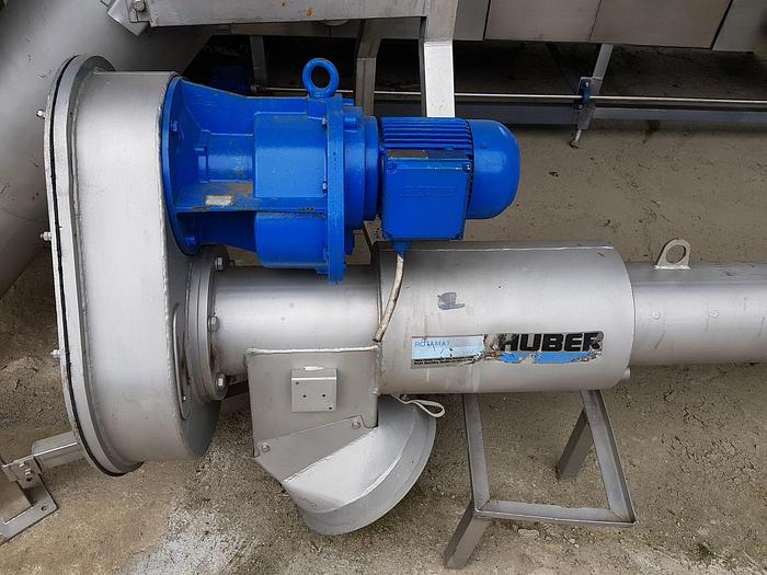 D'occasion Séparateur à vis pour séparer les liquides du lisier avec collecte du lisier à travers un panier ajouré avec un peigne rotatif