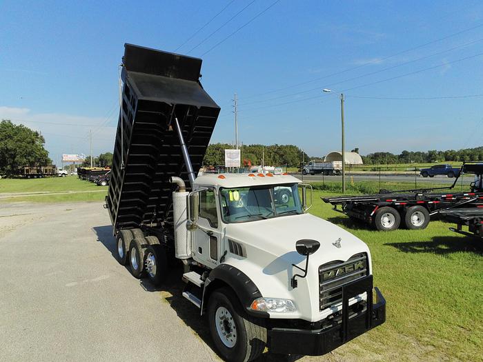 Used 2010 MACK GU 813