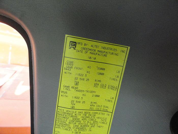 Used 2011 Freightliner / Altec BUSINESS CLASS M2 106 / LRV -55