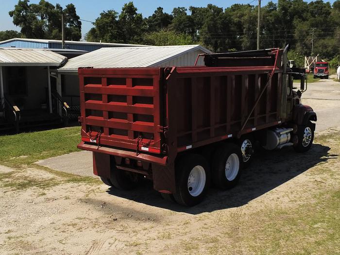 Used 2005 MACK CV713