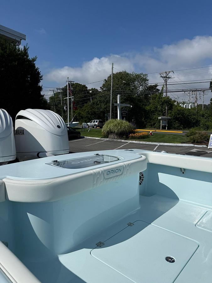 2025 Orion 29 Twin Yamaha 300HP Ice Blue Center Console