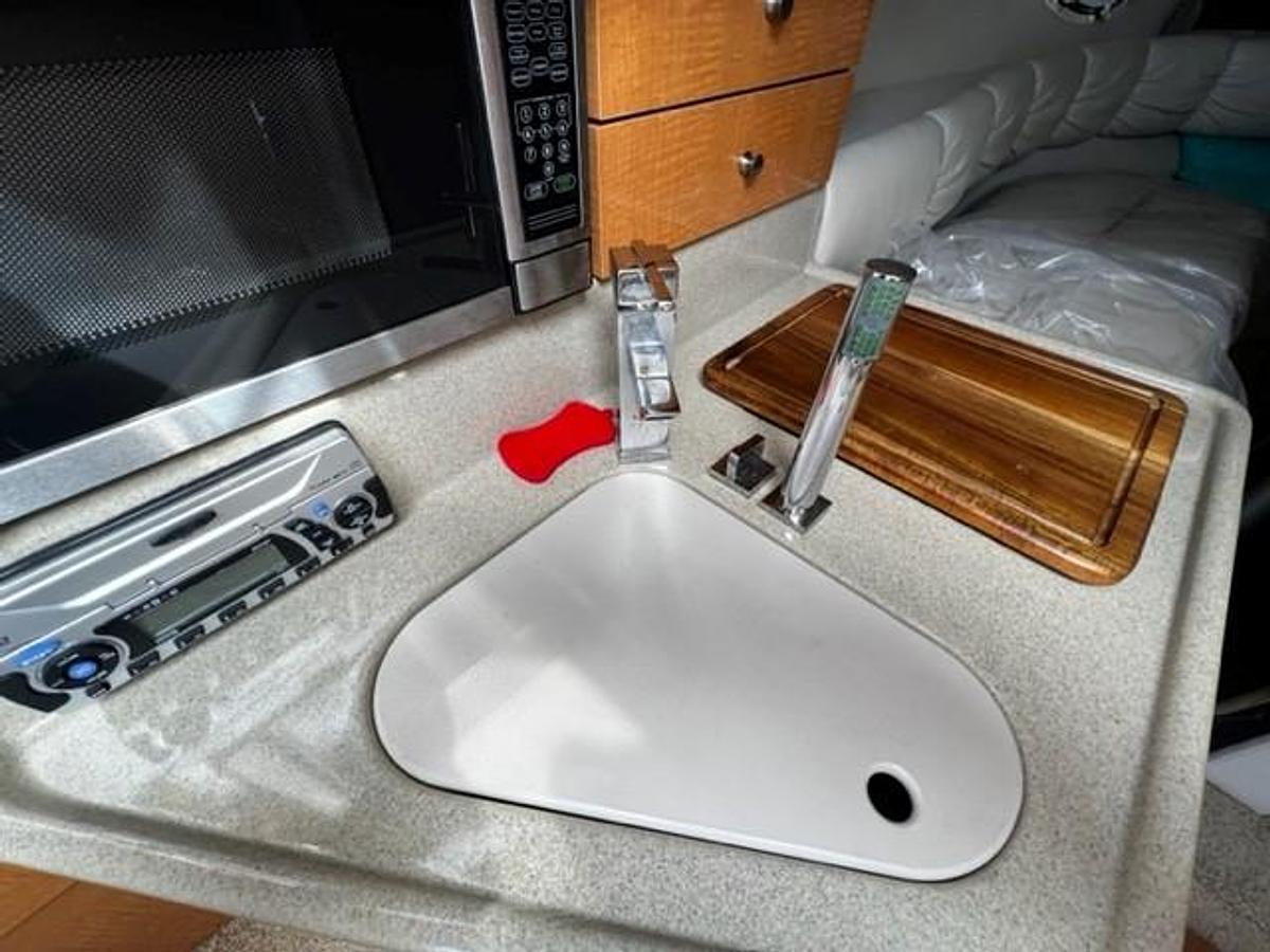 Used 2010 Larson 274 Cabrio