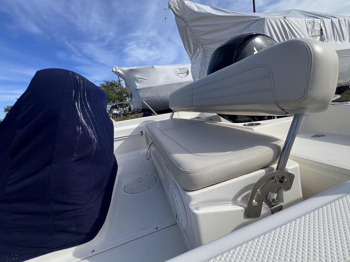 Used 2021 Boston Whaler 190 Outrage